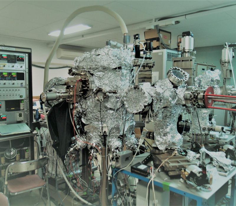 III-V属強磁性半導体の結晶成長用Riber/Epiquest社製 分子線エピタキシャル結晶成長装置（８元）